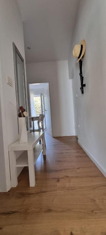 מילנה Matea Apartments Milna מראה חיצוני תמונה