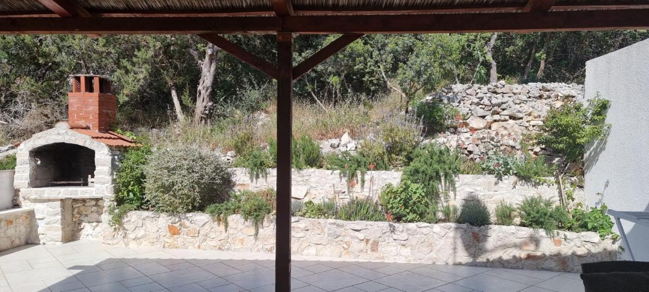 מילנה Matea Apartments Milna מראה חיצוני תמונה