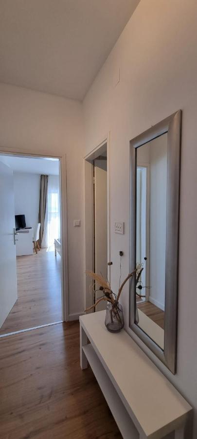 מילנה Matea Apartments Milna מראה חיצוני תמונה