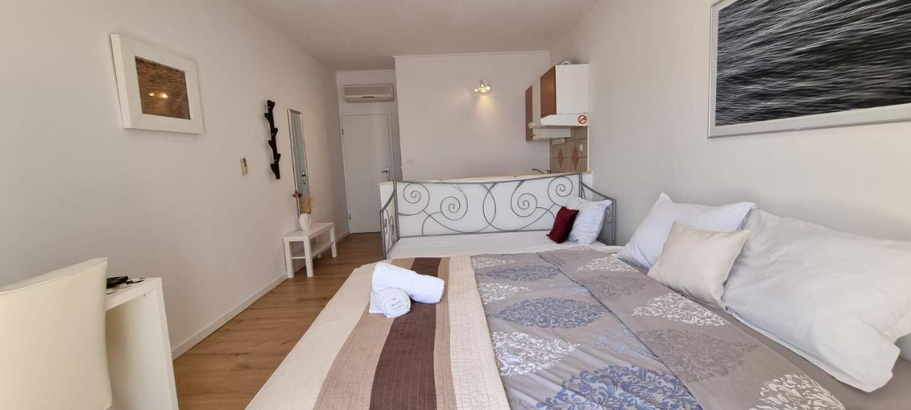 מילנה Matea Apartments Milna מראה חיצוני תמונה
