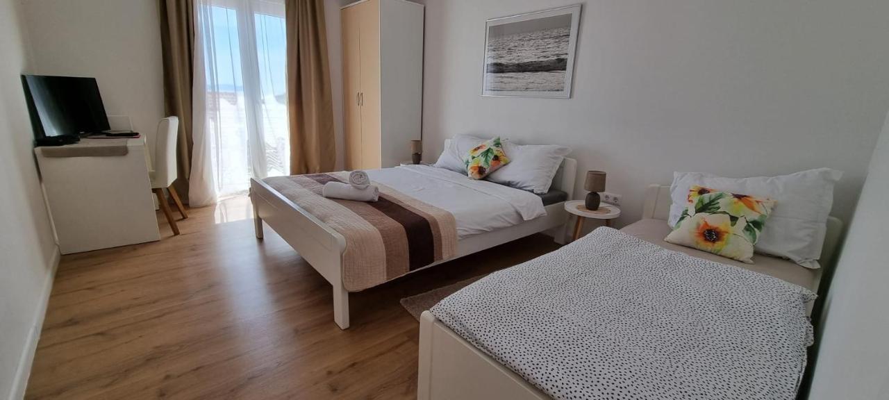 מילנה Matea Apartments Milna מראה חיצוני תמונה