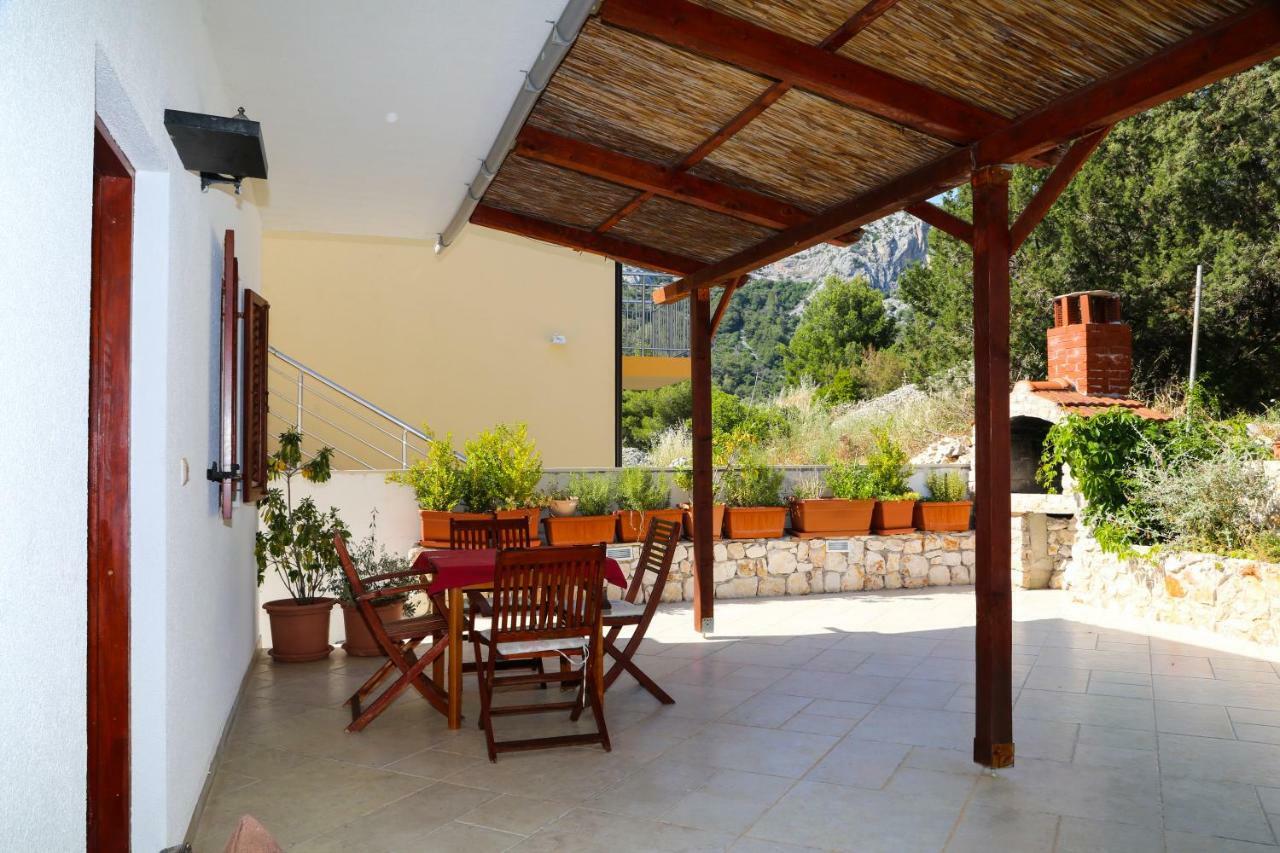 מילנה Matea Apartments Milna מראה חיצוני תמונה