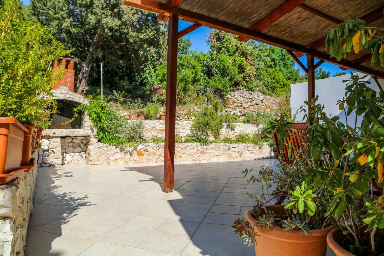 מילנה Matea Apartments Milna מראה חיצוני תמונה