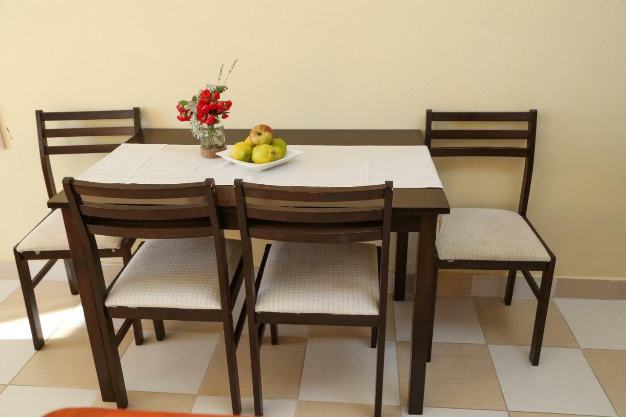 מילנה Matea Apartments Milna מראה חיצוני תמונה
