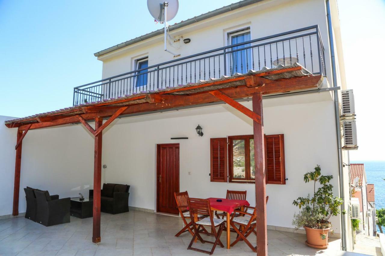 מילנה Matea Apartments Milna מראה חיצוני תמונה